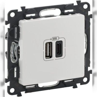 Розетка Valena с двумя USB-розьемами тип A + тип C 240V (753106)