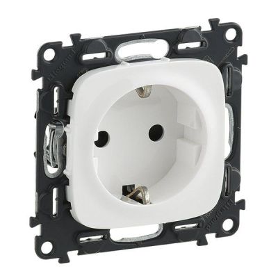 Розетка Legrand Schuko 16А 250В со шторками Valena ALLURE Legrand, Белый