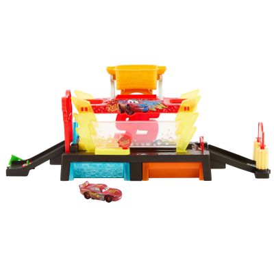 Ігровий набір Cars Зміни колір Автомийка з МакКвіном (JBM70)