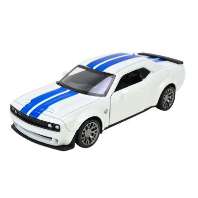 Автомодель Автопром Dodge Challenger біла (10008/2)